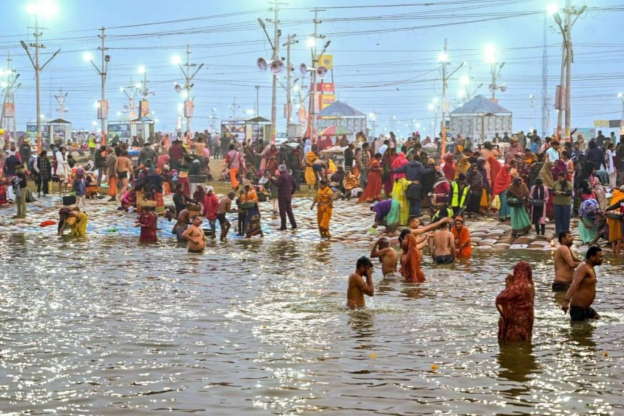 कुंभमेळ्याला कसं जायचं? रेल्वे तिकिटच सांगेल सर्व काही, वाचा सविस्तर कुंभमेळ्याला कसं जायचं? रेल्वे तिकिटच सांगेल सर्व काही, वाचा सविस्तर