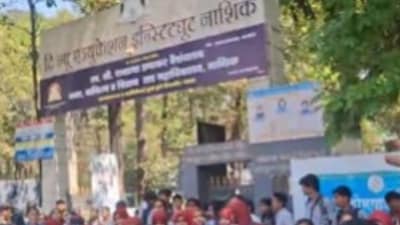 नाशिक हादरलं! दहावीच्या विद्यार्थ्यावर परीक्षा संपताच हल्ला; शाळेबाहेर थरार.