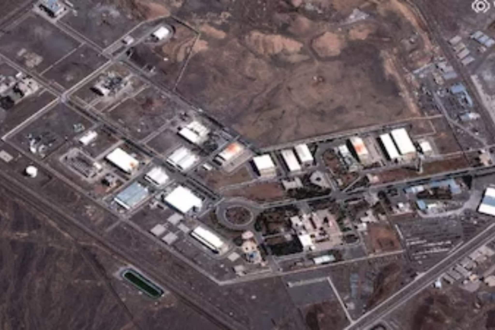 इराण युद्धात बॉर्डर क्रॉस झाली, अमेरिका-इस्रायलचा अणु केंद्रांवर सर्वात मोठा हल्ला; Iranकडून पर्यटन स्थळांवर हल्ल्याची धमकी