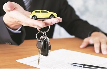 Car Key : गाडीच्या चावी सोबत मिळणाऱ्या त्या लहान मेटल प्लेटचं काय काम? यामुळे वाचू शकतात तुमचे 20 हजार रुपये, अनेकांना हे माहितच नाही