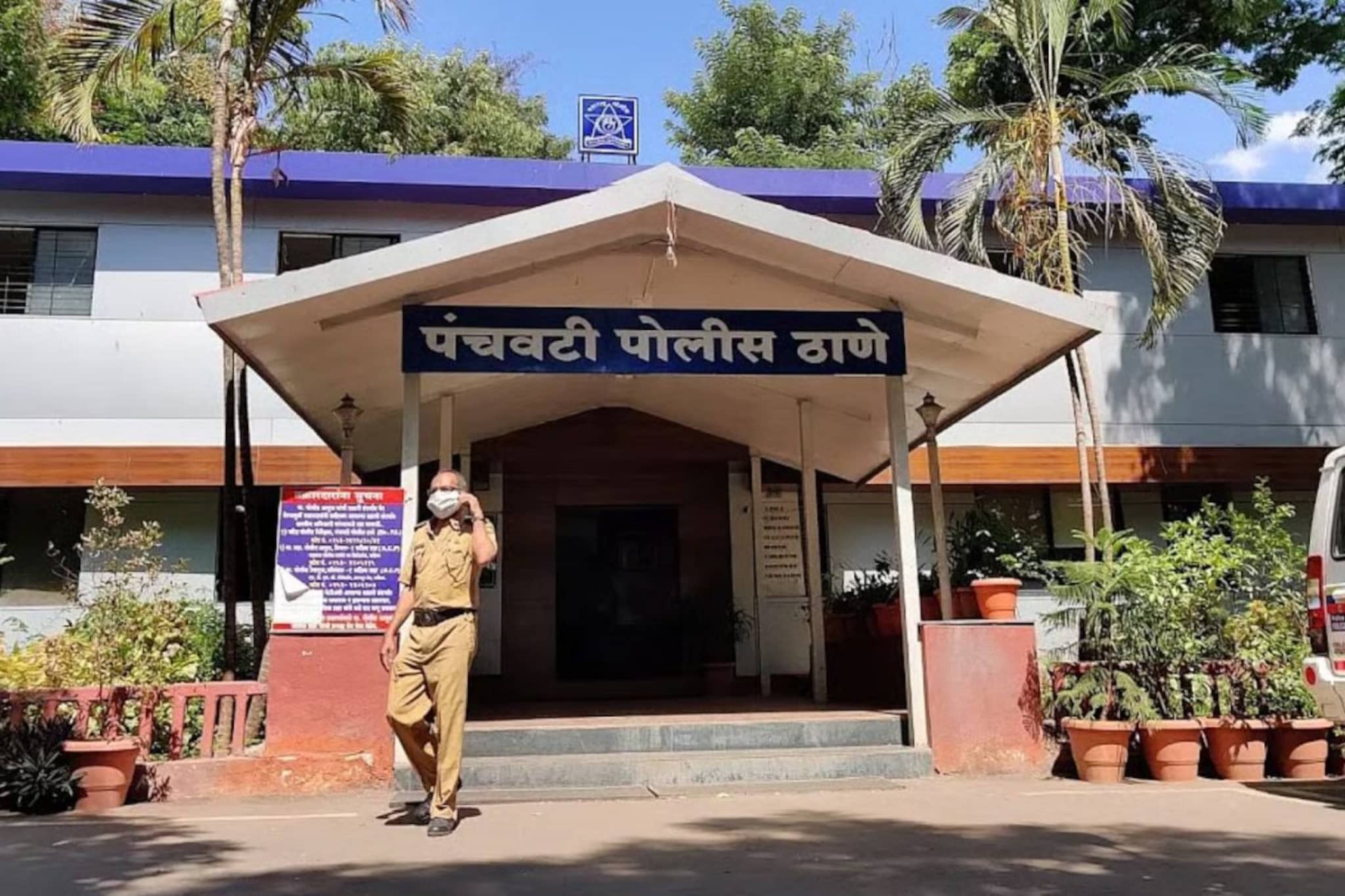 बॉल दिला नाही म्हणून घेतला सुड; पुरुष अन् महिलांनी मिळून भररस्त्यातच...; नाशिक हादरलं