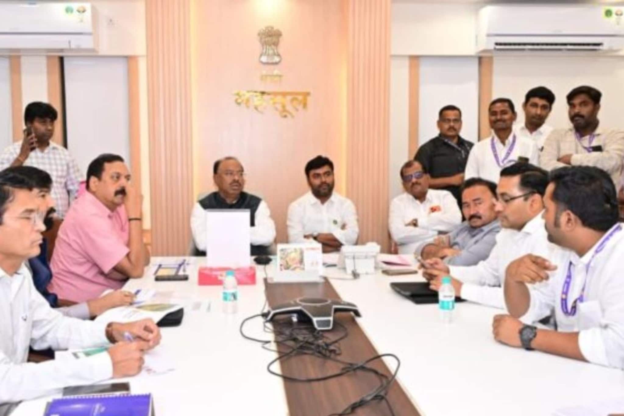 परभणीच्या 20 गावातून शक्तिपीठ, शेतकरी आक्रमक, बावनकुळेंनी बोलावून घेतले, अन्...