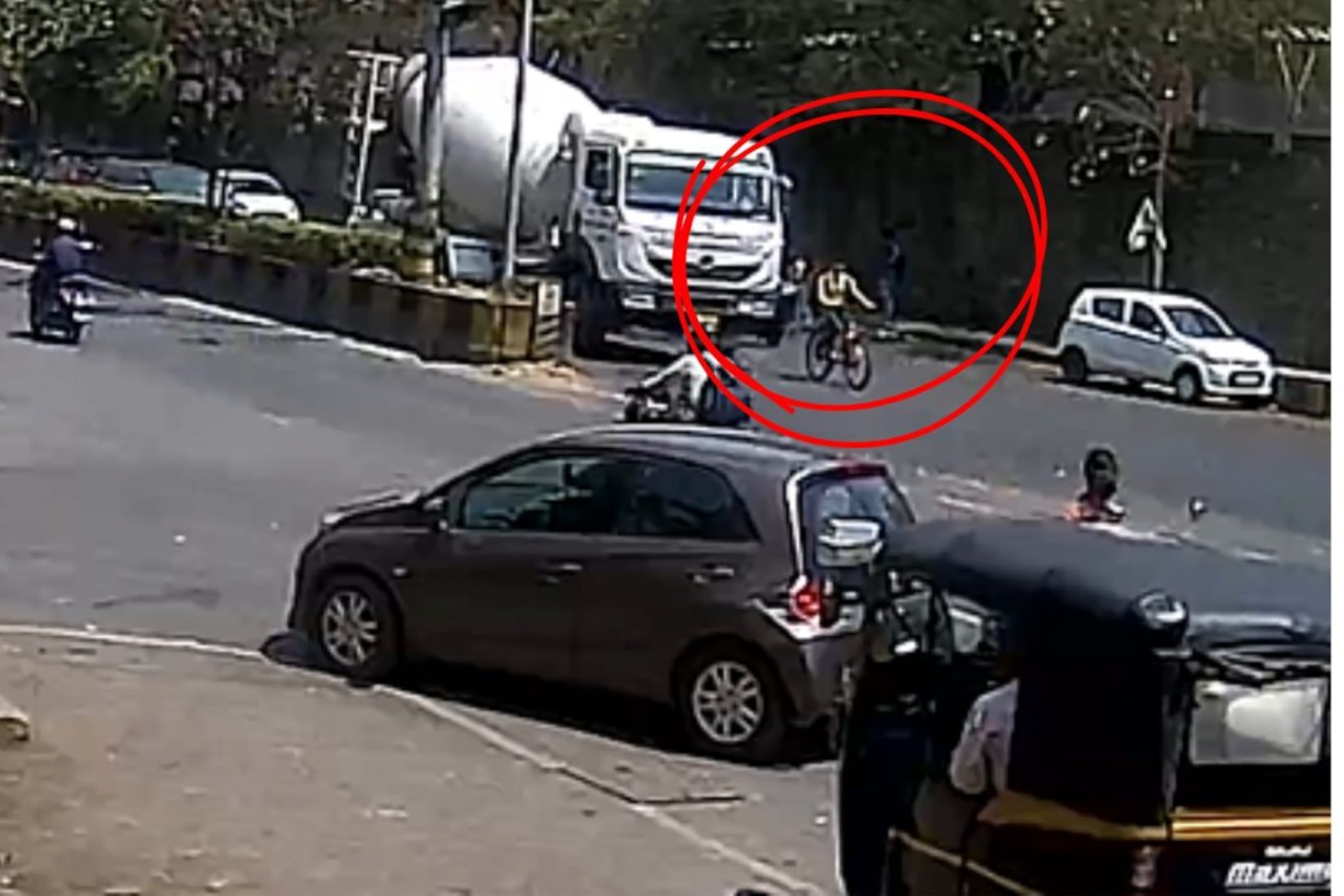 पिंपरी-चिंचवडमध्ये काळाचा घाला! शाळेतून घरी जाणाऱ्या चिमुरड्याला ट्रकने चिरडले; 14 वर्षीय विद्यार्थ्याचा दुर्दैवी अंत