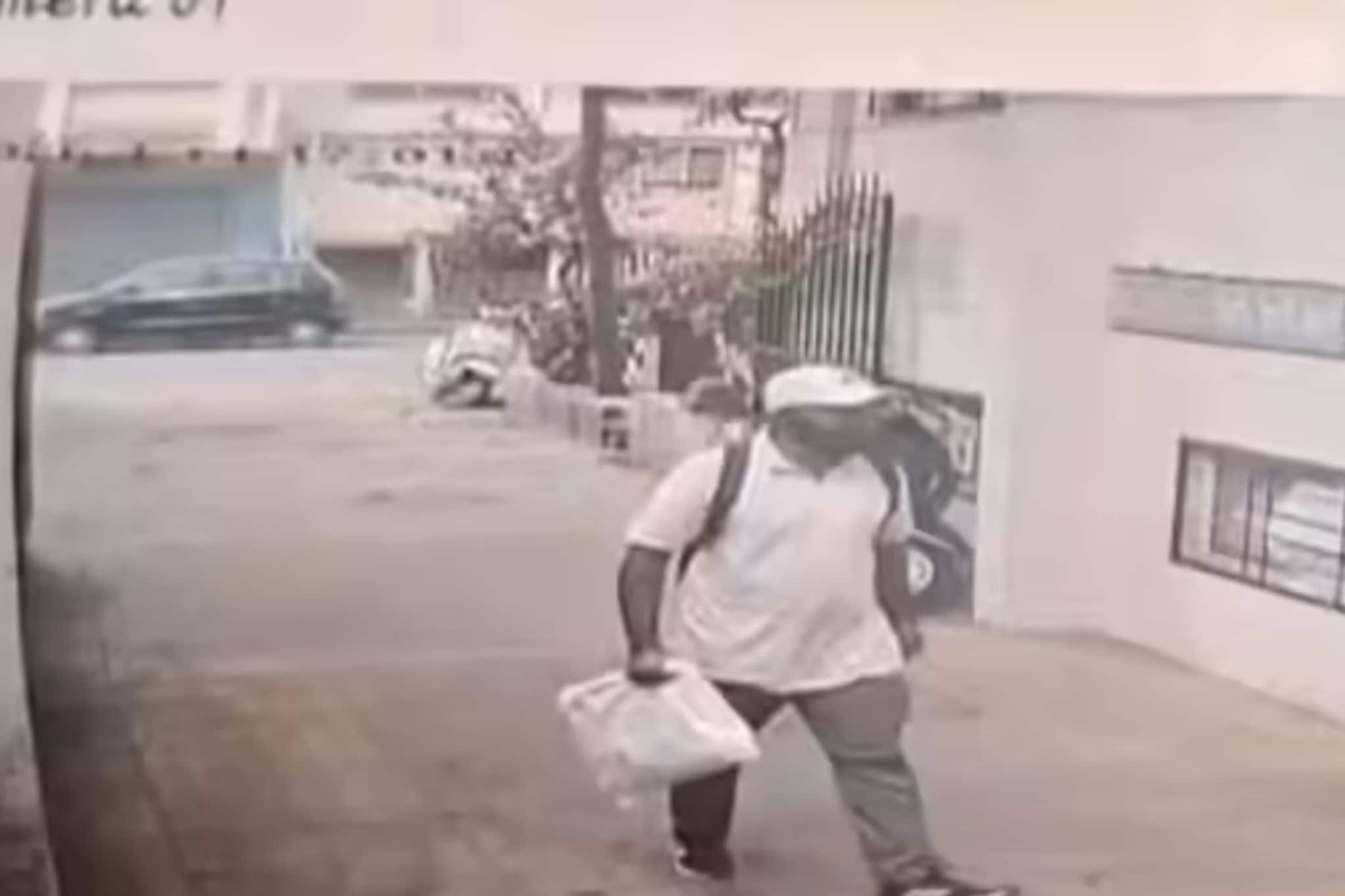 "तू खूप सुंदर दिसतेस!" पुण्यात डिलिव्हरी बॉयचा प्रताप