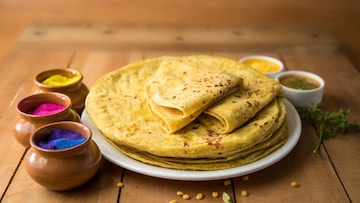 पुरण पातळ झालं, लाटताना पोळी फाटते! फसलेली पुरणपोळी परफेक्ट करण्यासाठी ट्रिक पुरण पातळ झालं, लाटताना पोळी फाटते! फसलेली पुरणपोळी परफेक्ट करण्यासाठी ट्रिक