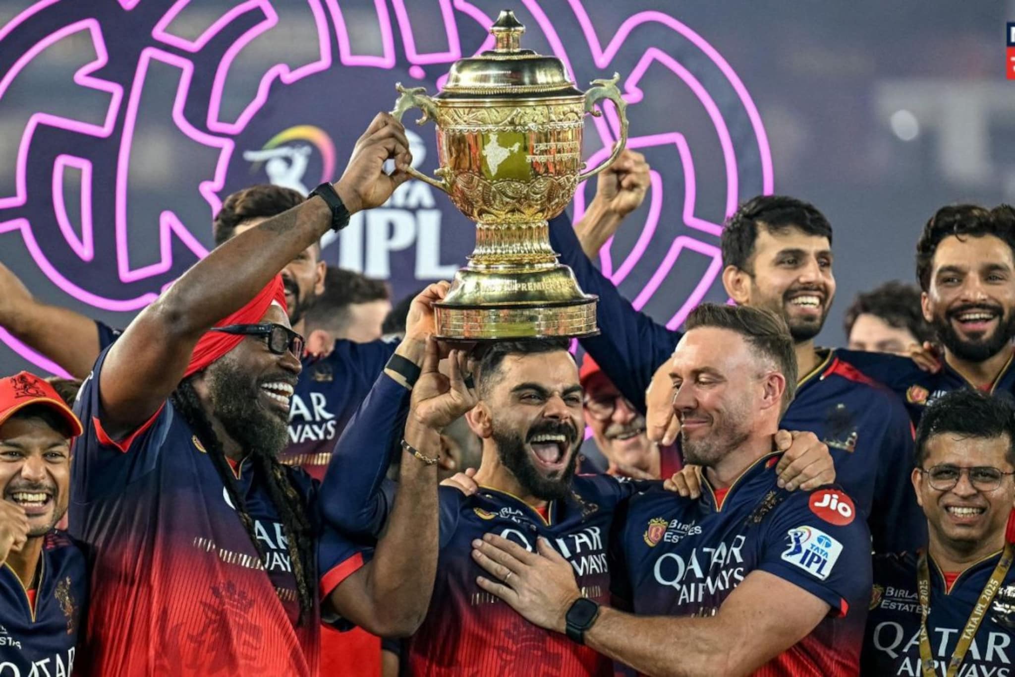 IPL 2026 आधी RCB च्या गोत्यातून आली गुड न्यूज, विराटचा आनंद गगनात मावेना, अखेर डील फिक्स झाली!
