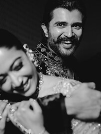 विजयच्या मिठीत रश्मिका! म्हणाली, 'सर्वात मजेशीर रात्र' दाखवले त्या रात्रीचे फोटो