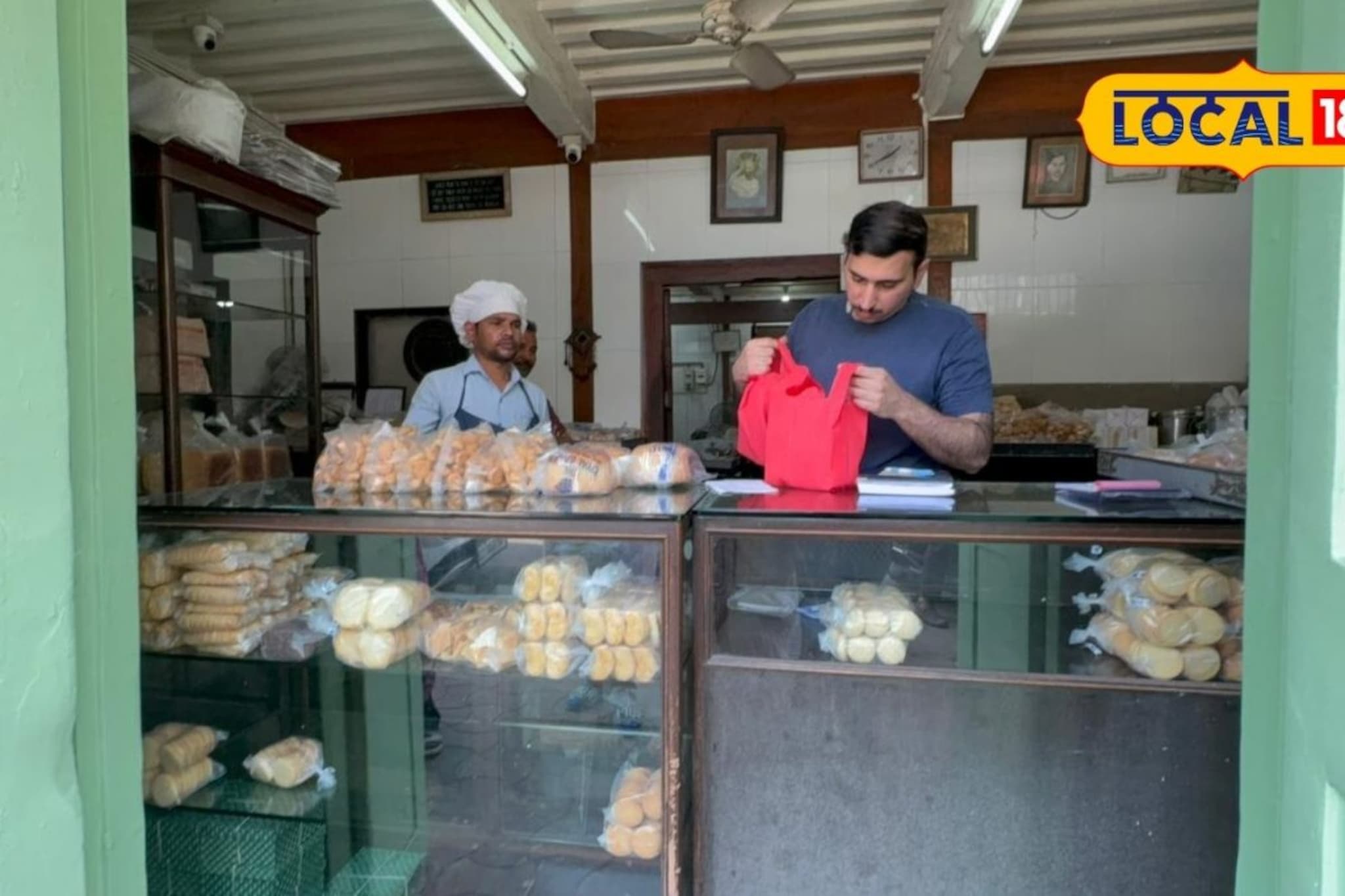 112 वर्षांपासून पुण्यातील प्रसिद्ध बेकरी, जगात कुठेच मिळणार नाही असे पदार्थ!