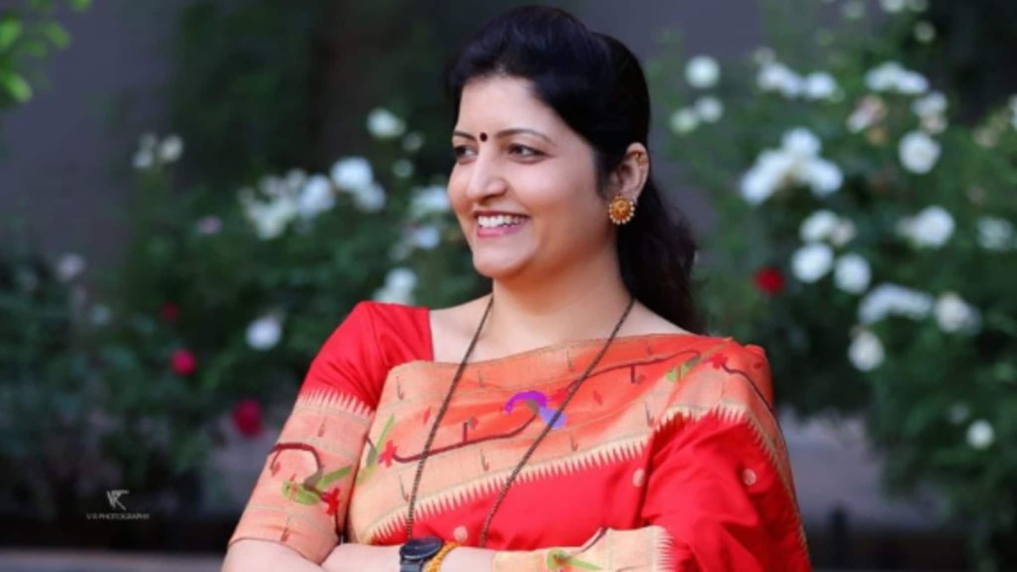 दौंडच्या शेतकरी कुटुंबात जन्म, लग्नानंतर राजकारणात प्रवेश, चाकणकरांचा संपूर्ण राजकीय प्रवास