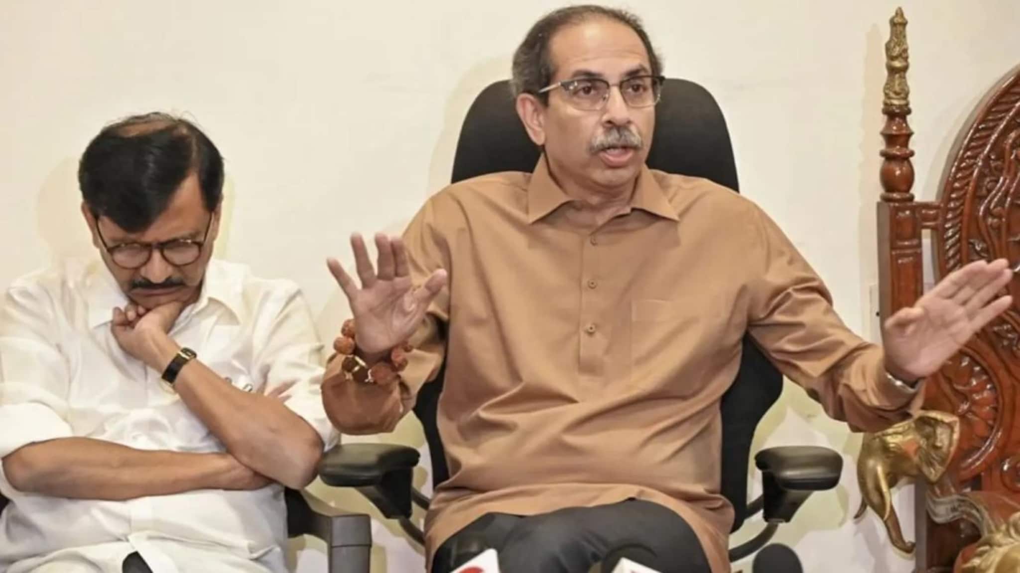 शरद पवारांच्या खासदारकीमुळे शिवसेनेत नाराजी? तोफेच्या तोंडी संजय राऊत? खासदारांनी घेरलं