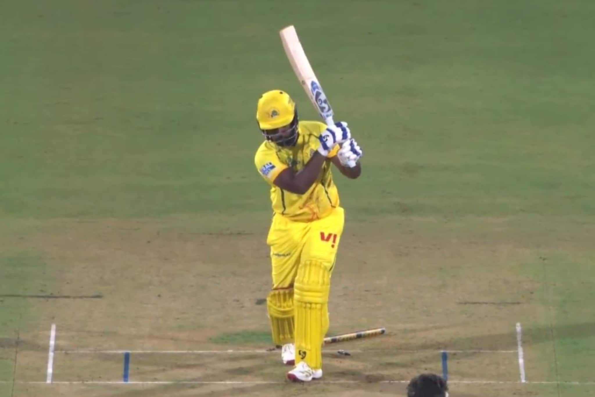 चेन्नई संघात येताच सॅमसनची दांडी गुल, 2020 पासून जो कोणी करू शकला नाही; जुन्या संघानेच केला घात चेन्नई संघात येताच सॅमसनची दांडी गुल, 2020 पासून जो कोणी करू शकला नाही; जुन्या संघानेच केला घात