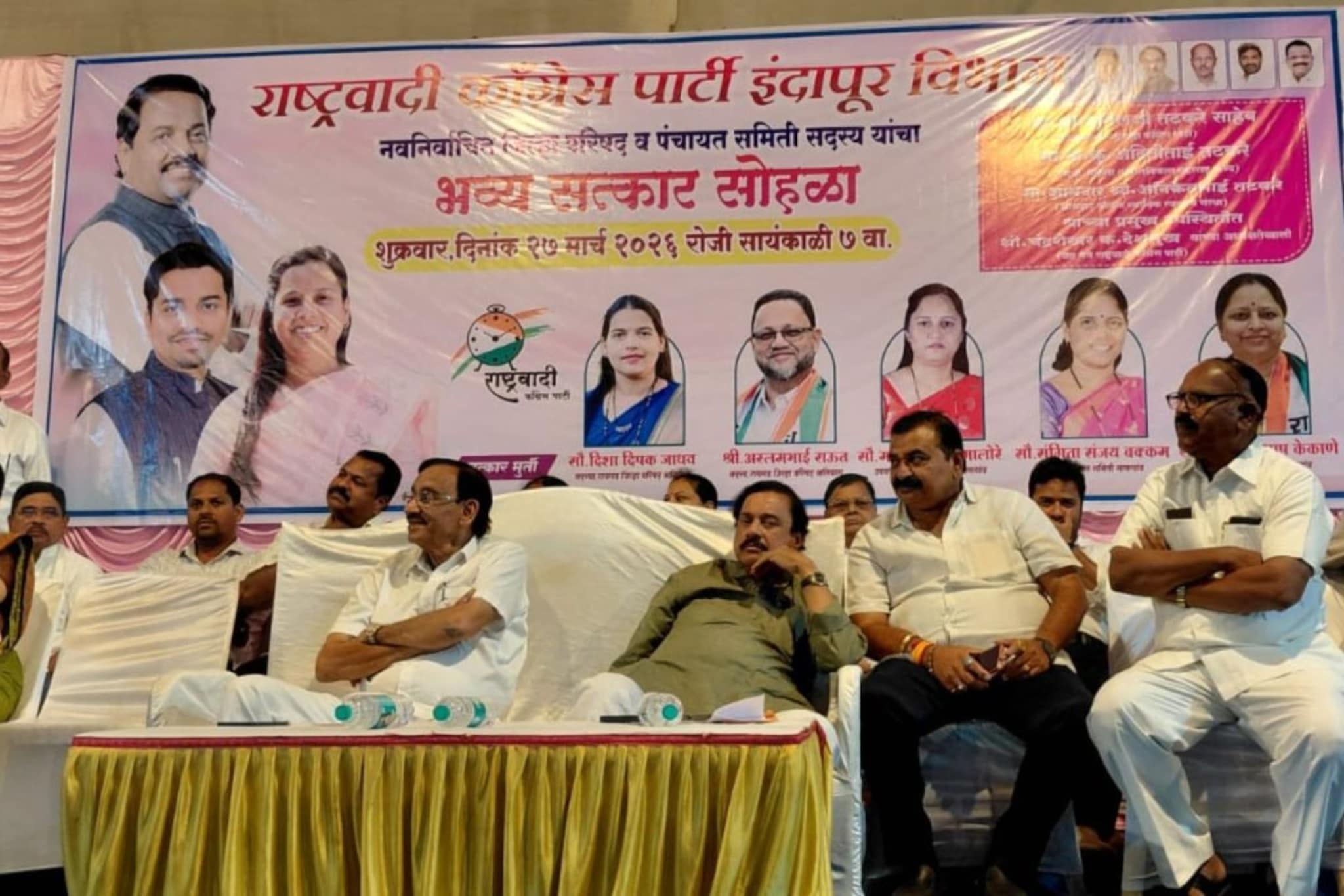 रायगडमध्ये राष्ट्रवादीच्या बॅनरवरून सुनेत्रा पवार, अजितदादांचे फोटो गायब, केवळ तटकरेंचे फोटो