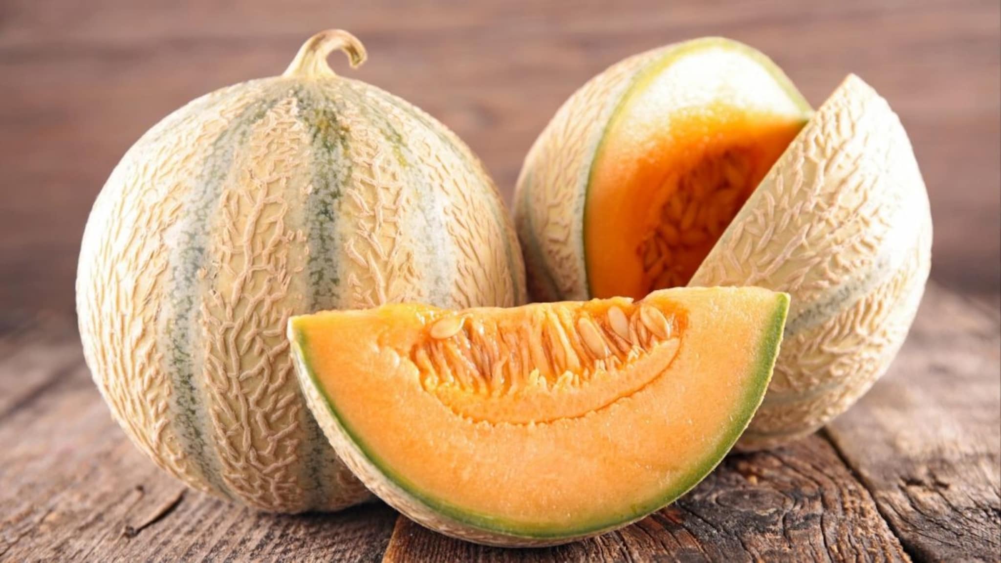 Melon : फक्त 2 बोटांची ट्रिक, खरबूज कापण्याआधीच कळेल ते गोड आहे की नाही