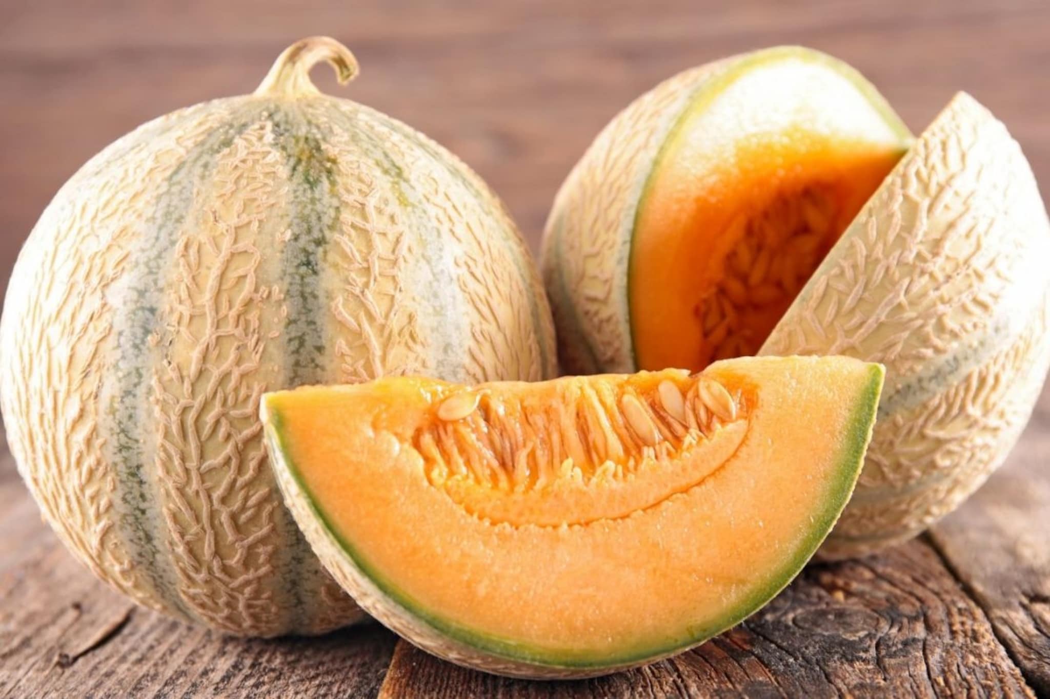 Melon : फक्त 2 बोटांची ट्रिक, खरबूज कापण्याआधीच कळेल ते गोड आहे की नाही