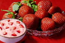 Strawberry Shrikhand : घरच्या घरी बनवा स्ट्रॉबेरी श्रीखंड! दही न खाणारी मुलंही आवडीने खातील, अगदी सोपी आहे रेसिपी