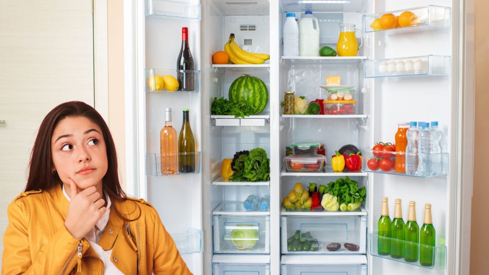 Kitchen Tips : फ्रिजमध्ये अजिबात ठेऊ नका 'ही' फळं; फ्रेश राहण्याऐवजी अजून लवकर होतील खराब!