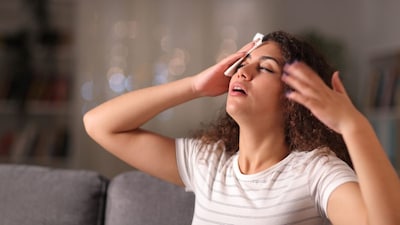 डिहाइड्रेशन के खतरे: सिरदर्द, चिड़चिड़ापन! समय पर पानी पिएं, शरीर को बचाएं.