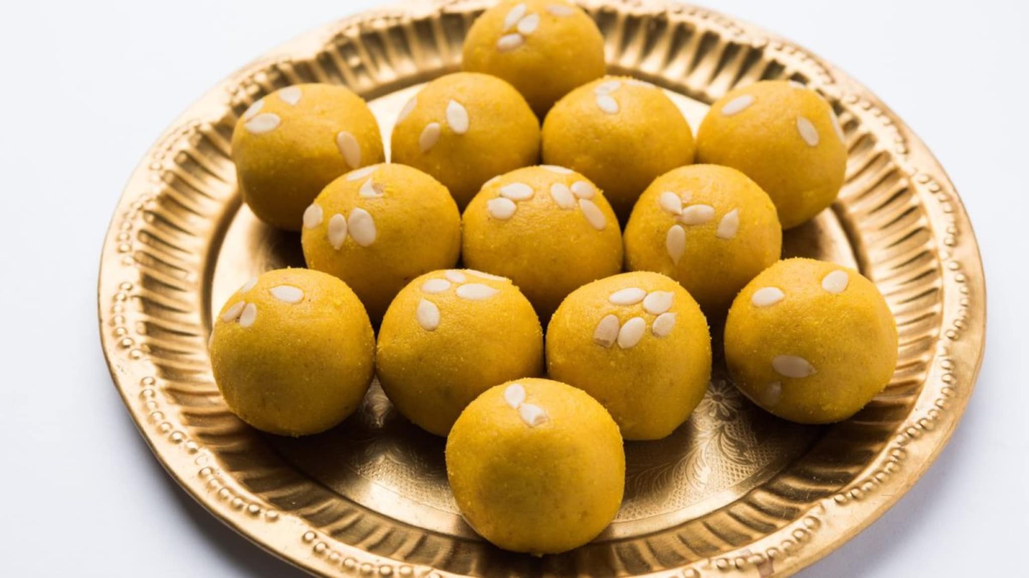 Summer Laddu Recipe : उन्हाळ्यासाठी बेस्ट, रोज 1 लाडू खा, डोकेदुखी-केसगळतीपासून थकवाही होईल कमी! पाहा रेसिपी