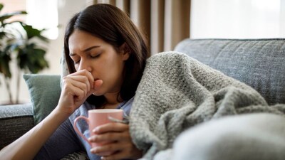 खोकला का बरा होत नाही? लक्षणे, प्रकार आणि डॉक्टरांना कधी भेटावे ते जाणून घ्या.