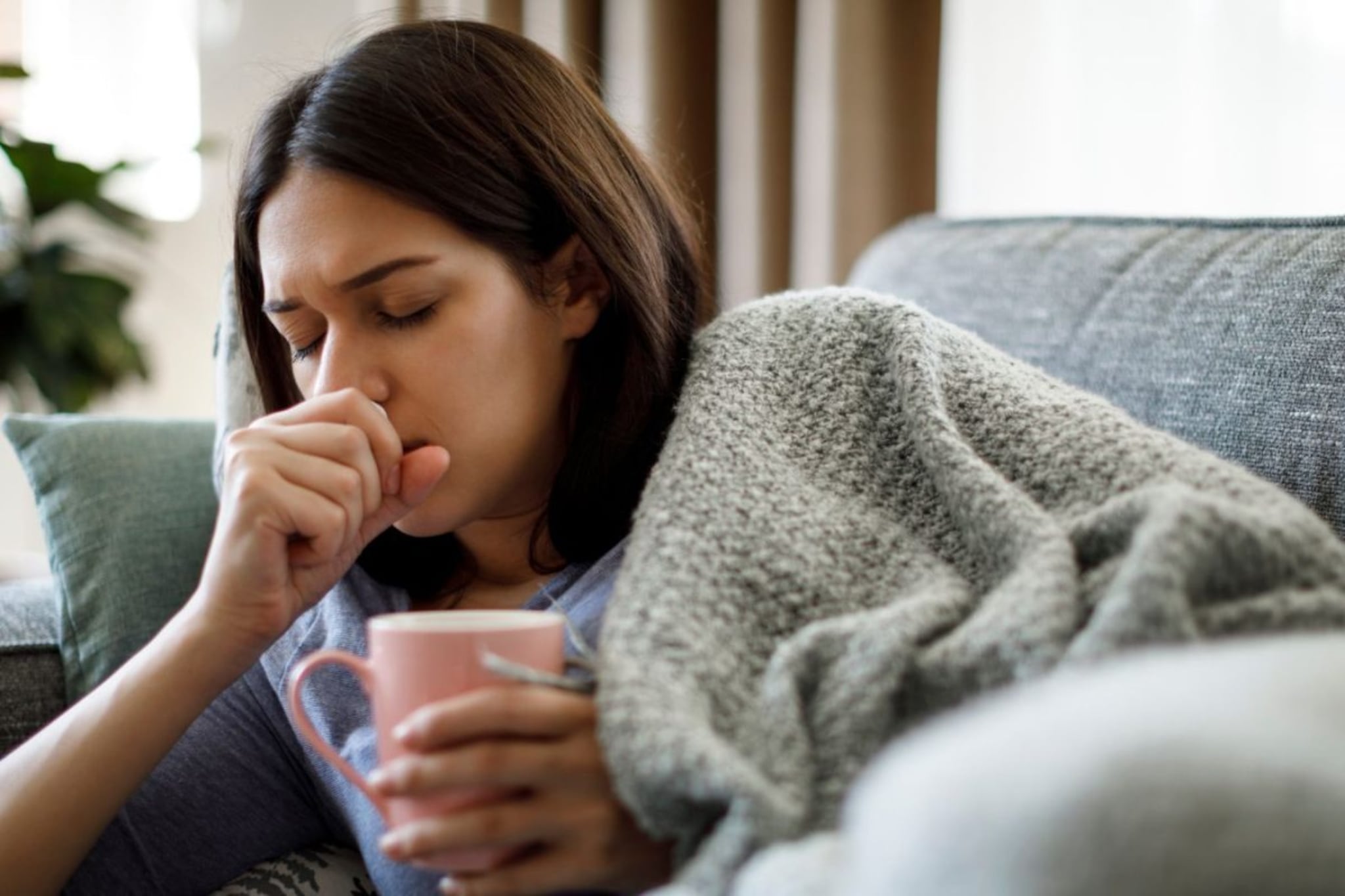 Coughing : कोरडा/ओल्या खोकल्यामधे काय फरक असतो ? कोणते उपचार लागू पडतील ?