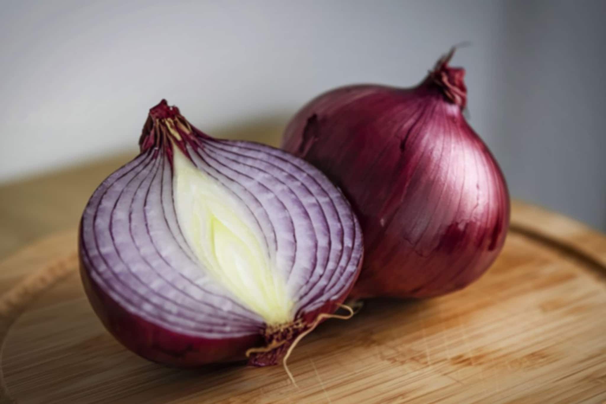 Summer Care : उन्हाळ्यात जेवणासोबत कांदा का खातात ? जाणून घेऊया कारणं