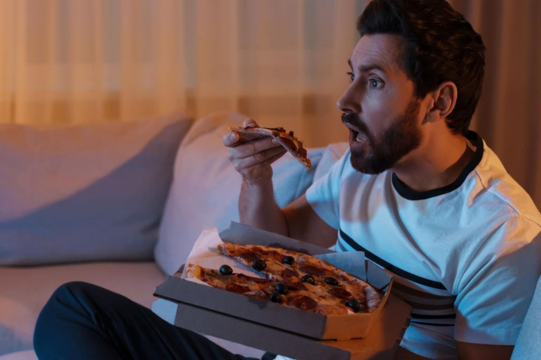 Eating Habits : नाईट इटिंग सिंड्रोमची कारणं काय ? नाईट इटिंग सिंड्रोमवर मात कशी करायची ? आयुर्वेदात आहे उत्तर