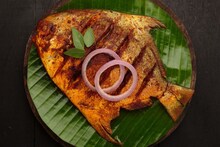 Stuffed Pomfret : घरीच या पद्धतीनं बनवा भरलेला पापलेट; बाहेरून बनेल क्रिस्पी, आतून होईल मऊ आणि ज्युसी!