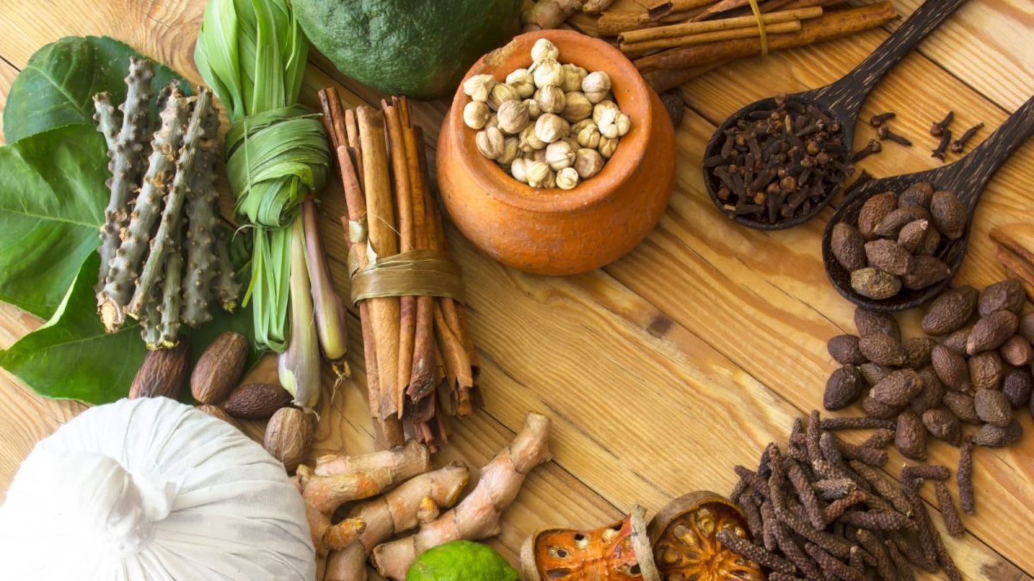 Ayurveda Tips : आयुर्वेदातील दोषानुसार ठरतं तब्येतीचं गणित, पाहूयात प्रकृती दोषानुसार कसा असावा आहार 