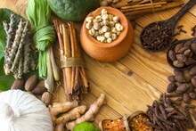 Ayurveda Tips : आयुर्वेदातील कोणत्या दोषानुसार आहे तुमची प्रकृती ? प्रकृतीनुसार करा अन्नपदार्थांचं सेवन, आजारांना ठेवा दूर