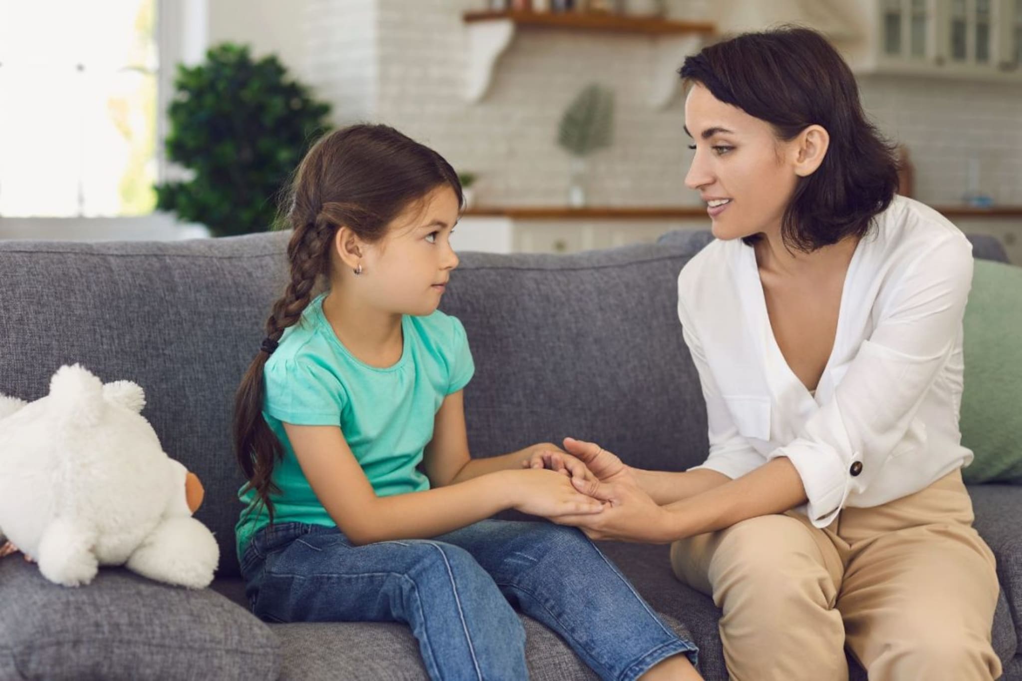 मुलांना अजिबात विचारू नका 'हे' 5 प्रश्न! डॉक्टर म्हणाले, मनावर होऊ शकतो चुकीचा परिणाम  