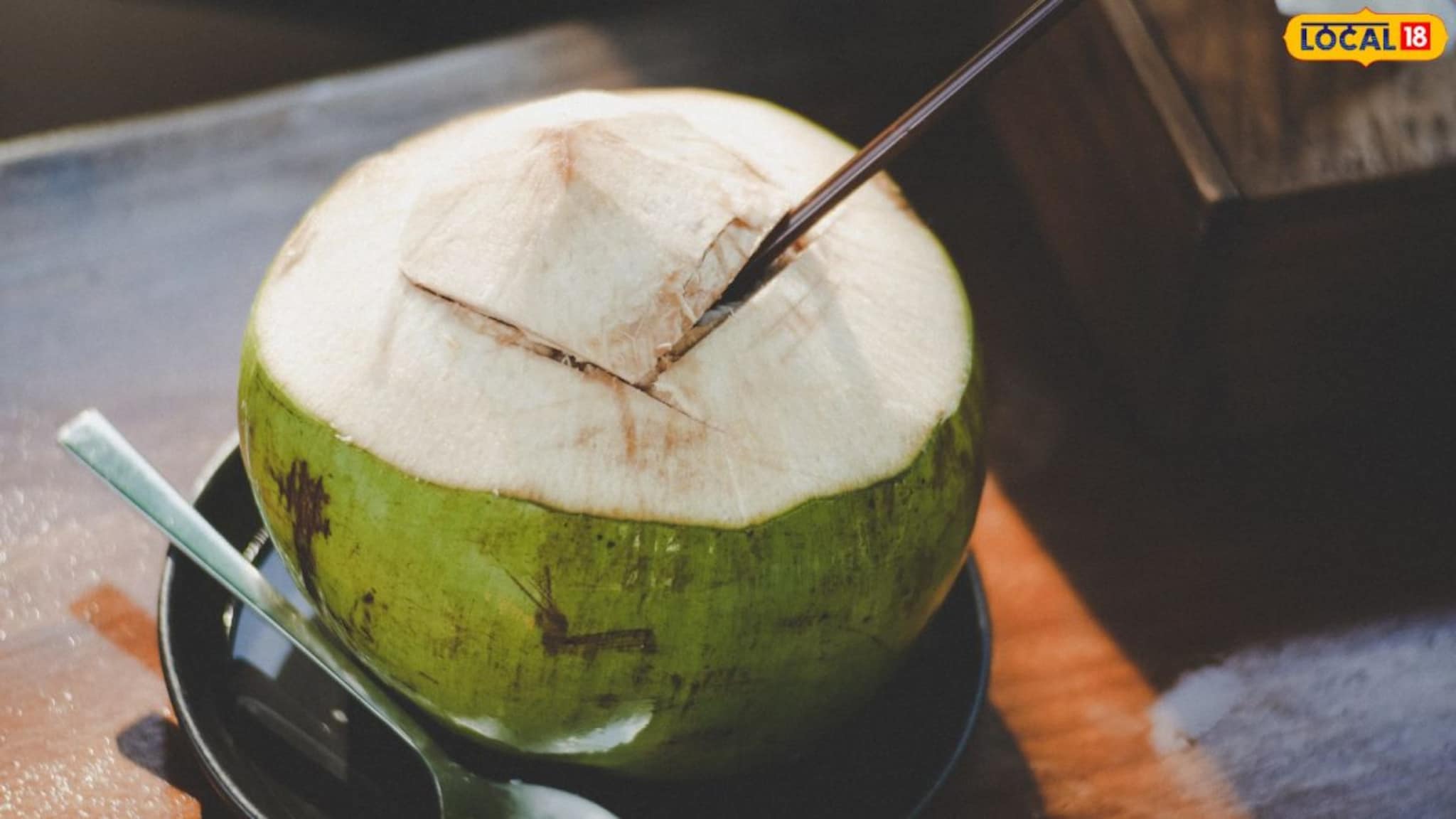 Coconut Water Effects : नारळपाणी कोणी पिऊ नये? उन्हाळ्यातलं हेल्दी ड्रिंक 'या' लोकांसाठी ठरू शकतं घातक!