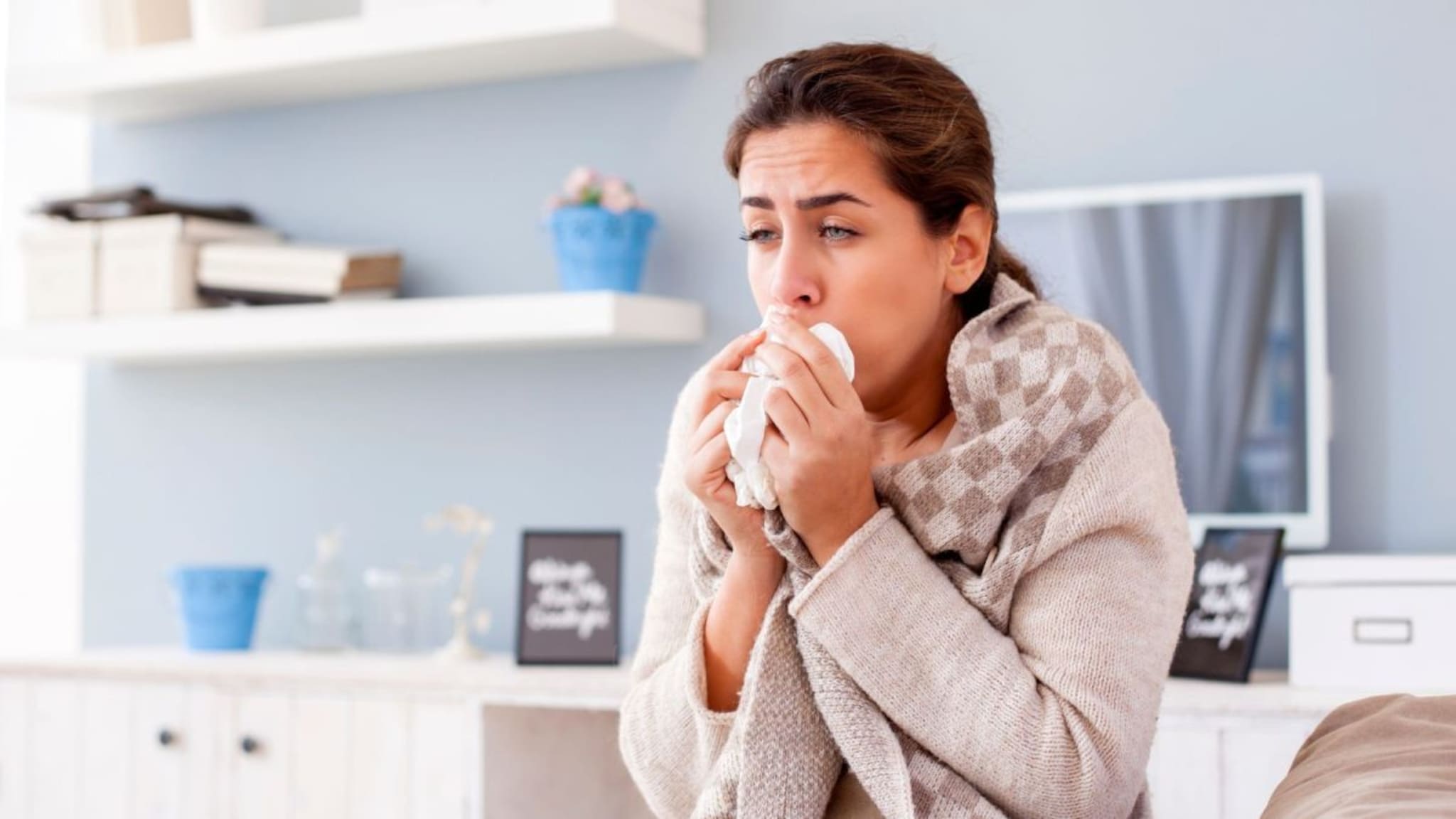Coughing : ऊन, पाऊस, थंडीचा होतो प्रकृतीवर परिणाम, साध्या सोप्या उपायांची होईल मदत, सर्दी - खोकला होईल गायब