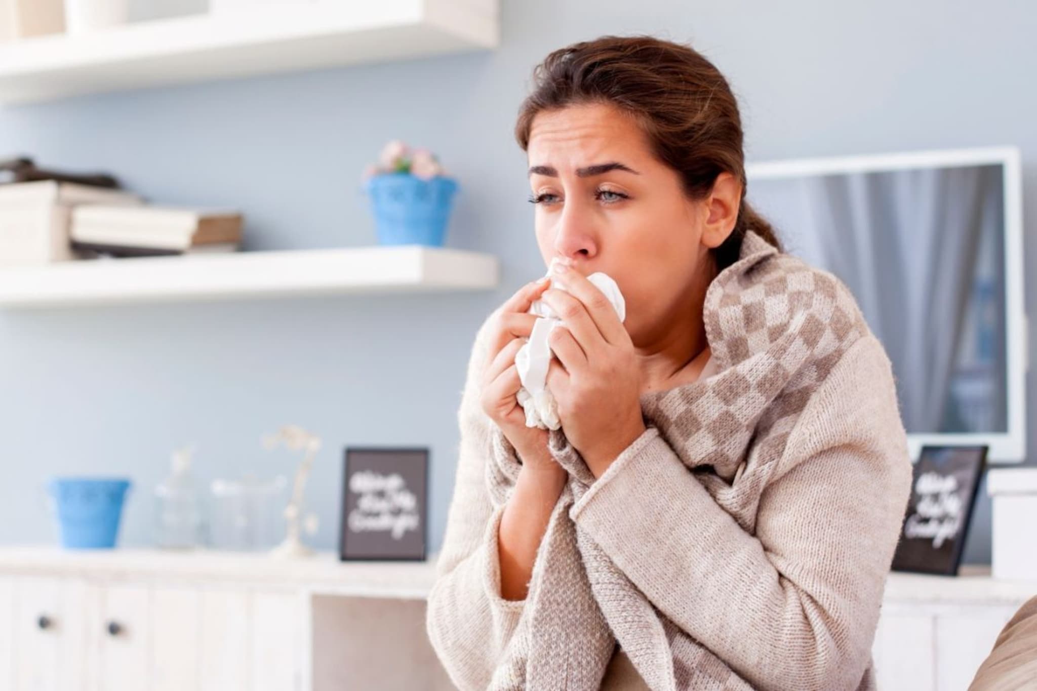 Coughing : ऊन, पाऊस, थंडीचा होतो प्रकृतीवर परिणाम, साध्या सोप्या उपायांची होईल मदत, सर्दी - खोकला होईल गायब Coughing : ऊन, पाऊस, थंडीचा होतो प्रकृतीवर परिणाम, साध्या सोप्या उपायांची होईल मदत, सर्दी - खोकला होईल गायब