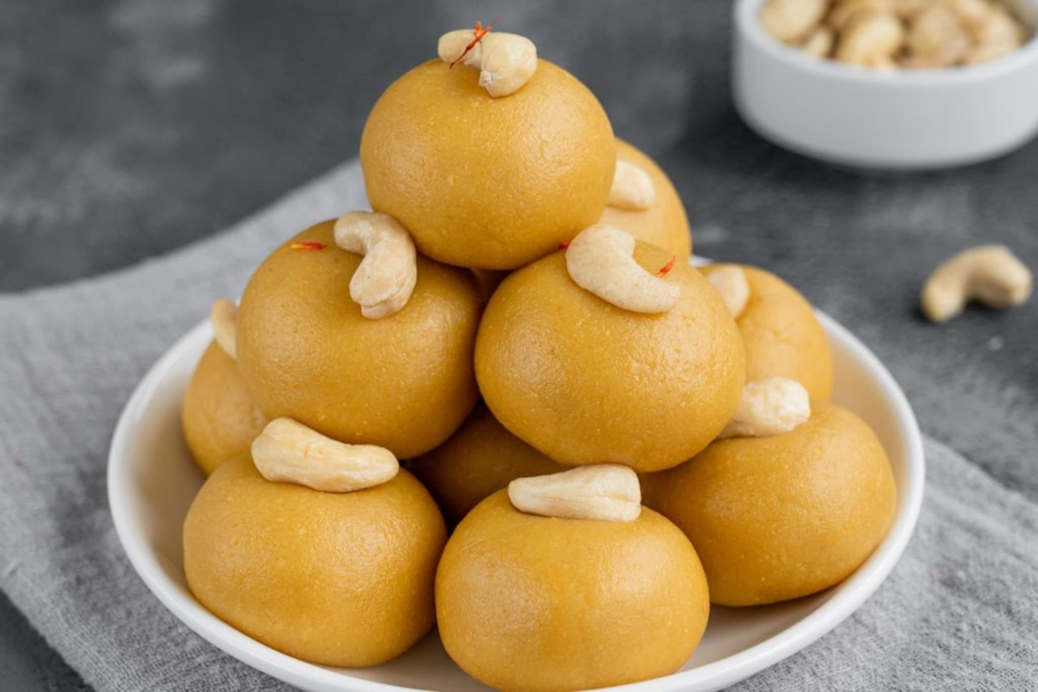 रवा बेसनाचे विसराल; एकदा बनवा मऊसूत राघवदास लाडू, तोंडात विरघळतील! पाहा रेसिपी रवा बेसनाचे विसराल; एकदा बनवा मऊसूत राघवदास लाडू, तोंडात विरघळतील! पाहा रेसिपी