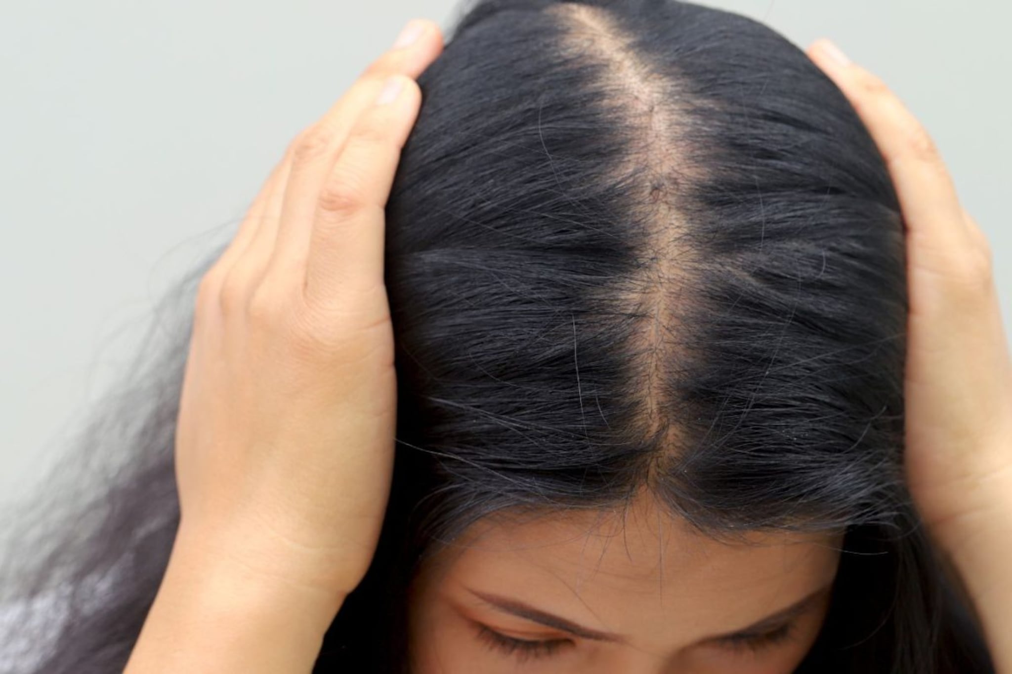 Hair Care : केस गळण्याच्या समस्येवर हमखास आयुर्वेदिक उत्तर, हेअर टॉनिकनं केसांना मिळेल योग्य पोषण