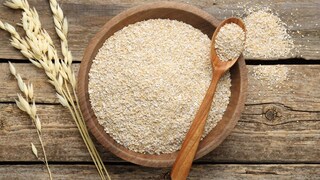 तुम्हालाही वाटत असेल की गव्हाच्या कोंड्याचा असा काय उपयोग होऊ शकतो. पण हा कोंडा खरंच खूप फायदेशीर असतो. आज आम्ही तुम्हाला याचे काही जबरदस्त उपयोग आणि फायदे सांगणार आहोत. 