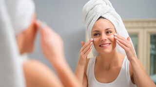 चेहऱ्यावर या ४ गोष्टी नक्की लावा