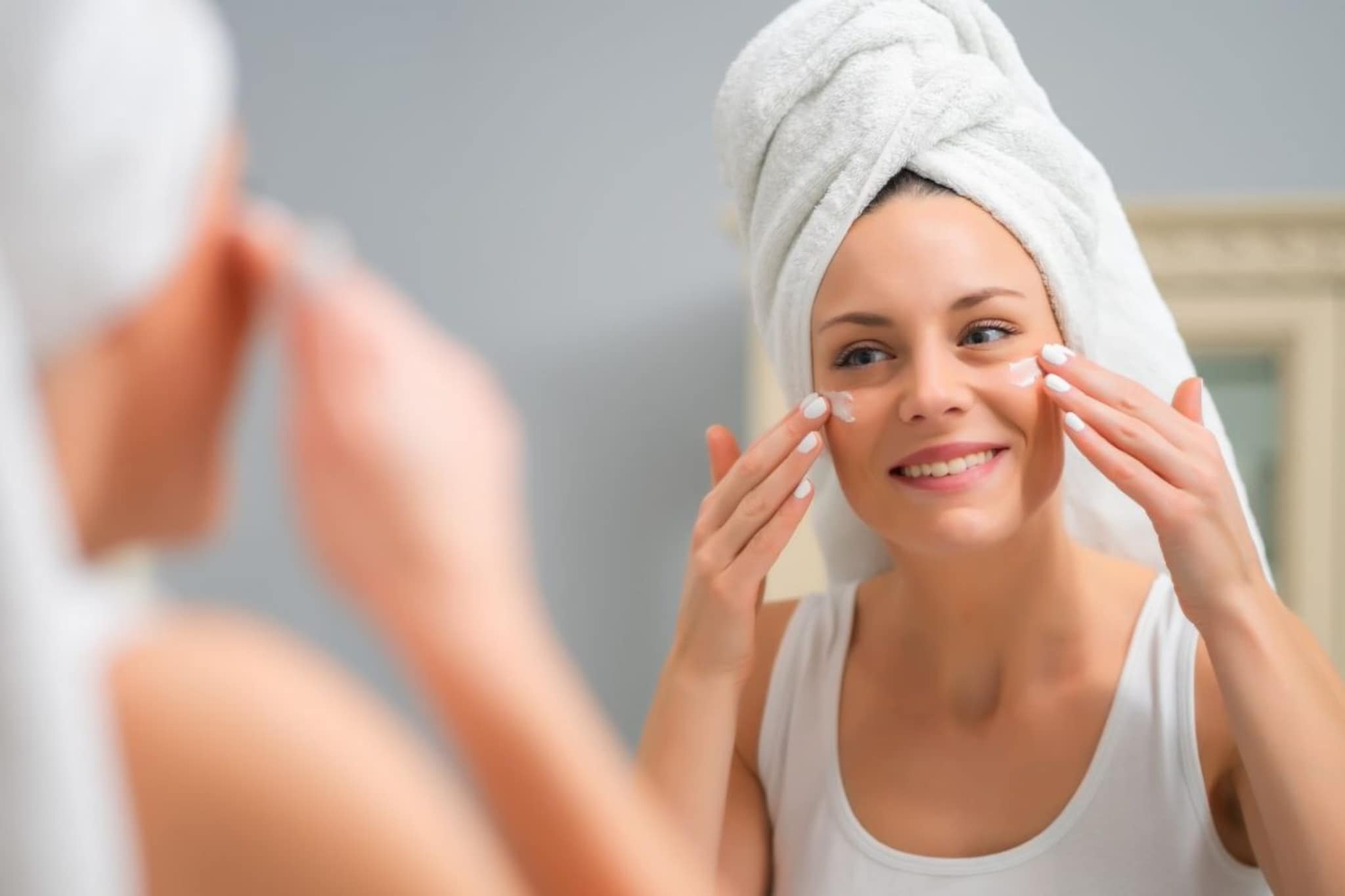 महागड्या स्किन केअरची गरज नाही, पण या 4 गोष्टी चेहऱ्यावर लावल्याच पाहिजे! तज्ञांनीच सांगितलं   