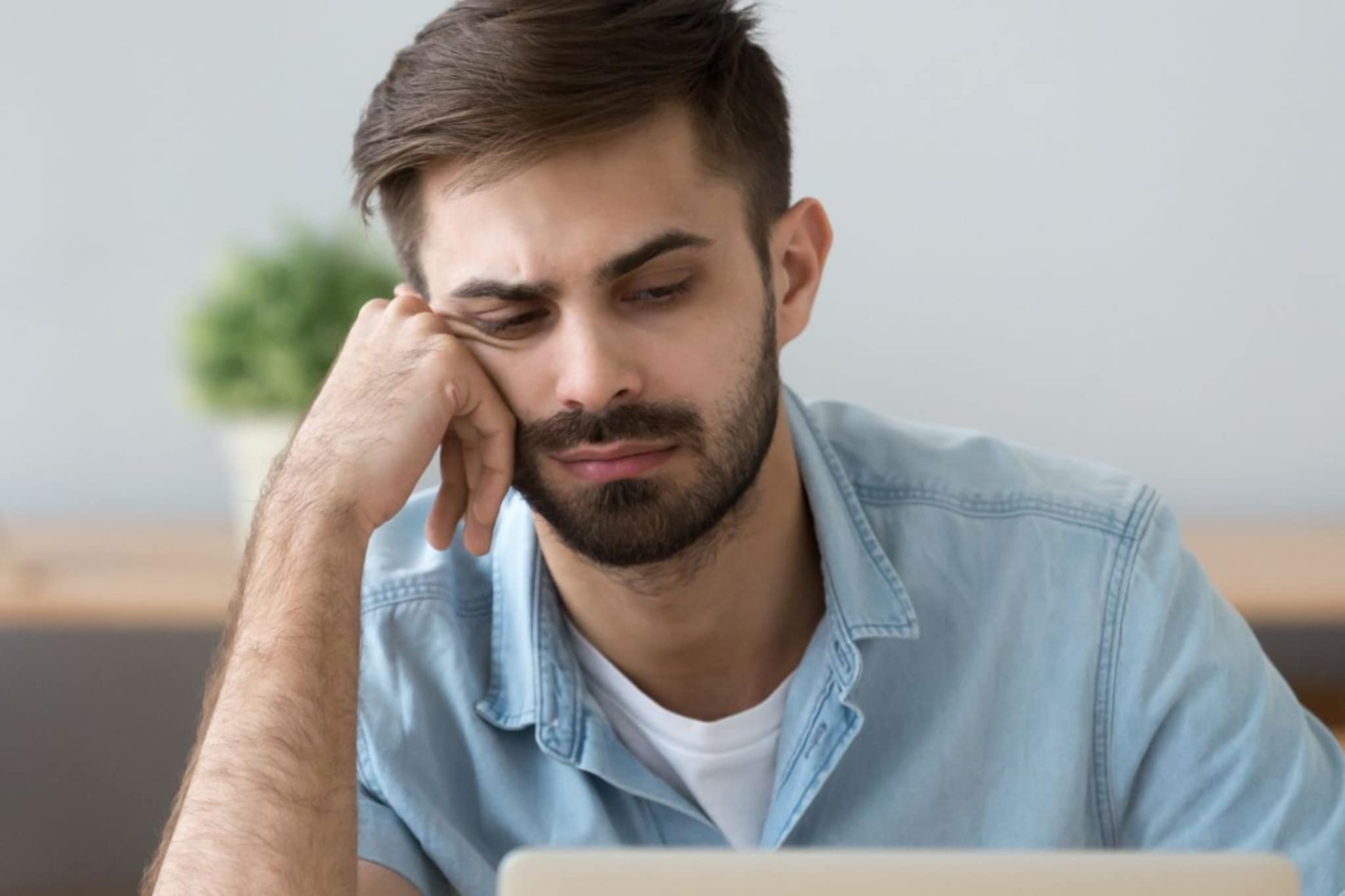 Health Tips : खूप तास एका जागी बसण्यानं होईल मोठं नुकसान, दीर्घकाळ बसण्याचे धोके ओळखा, सतर्क व्हा