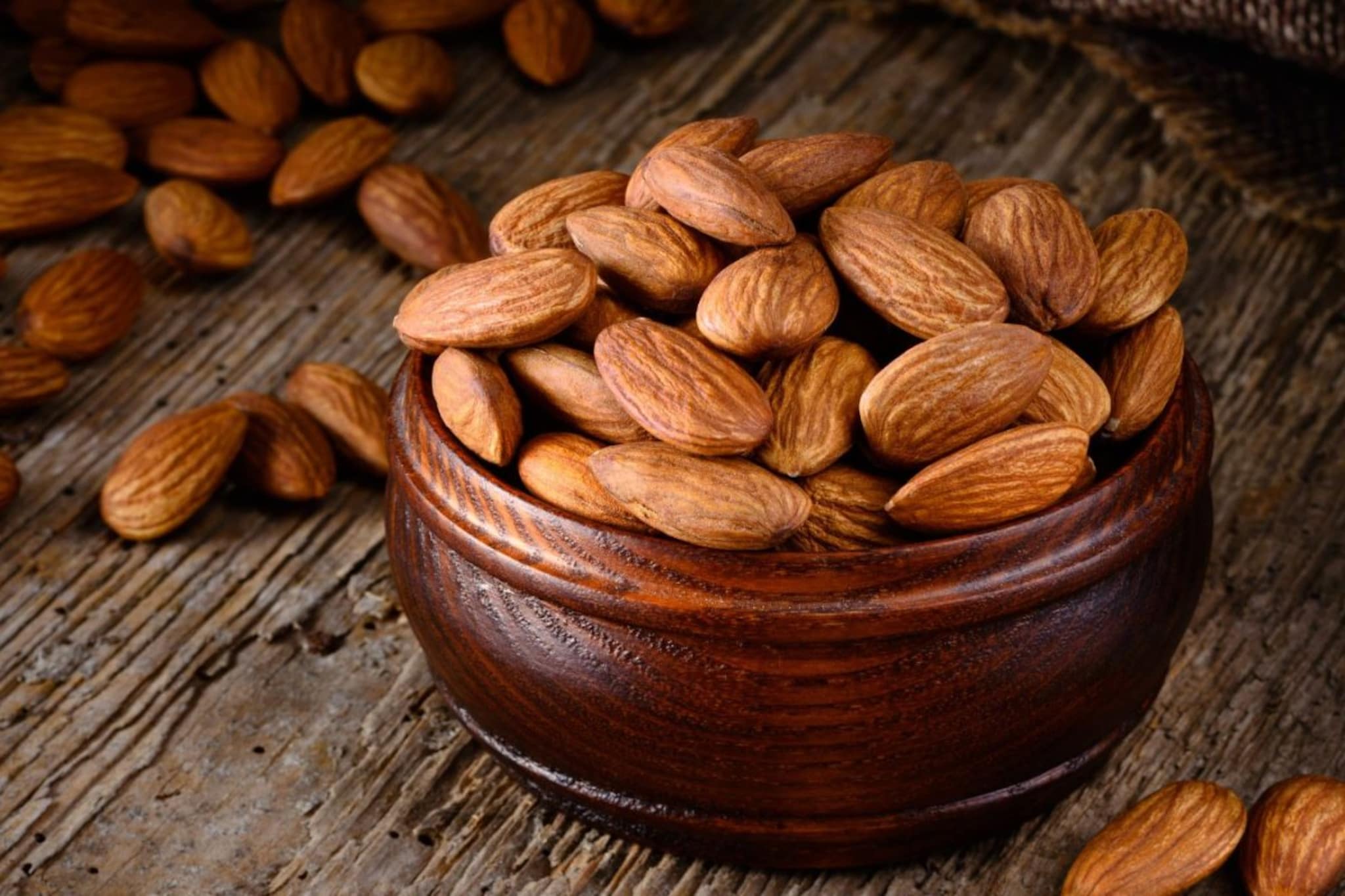 तुम्हाला माहितीये जगातले सर्वात महागडे बदाम किती रुपयांना मिळतात? काय आहेत फायदे?