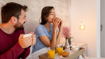 सकाळी रिकाम्यापोटी 'हे' पदार्थ अजिबात खाऊ नका! छोट्याशा चुकीने दिवसभर राहाल त्रस्त  