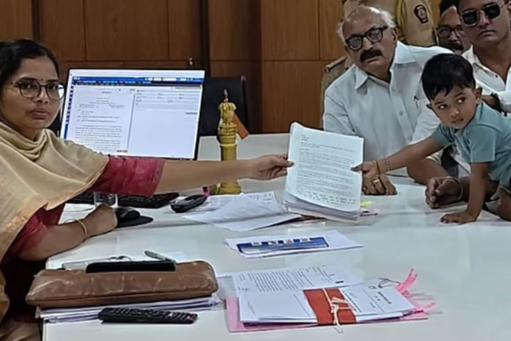 भाजप पदाधिकाऱ्याच्या हत्येप्रकरणी दोन वर्षाच्या लेकाची कलेक्टरला मागणी