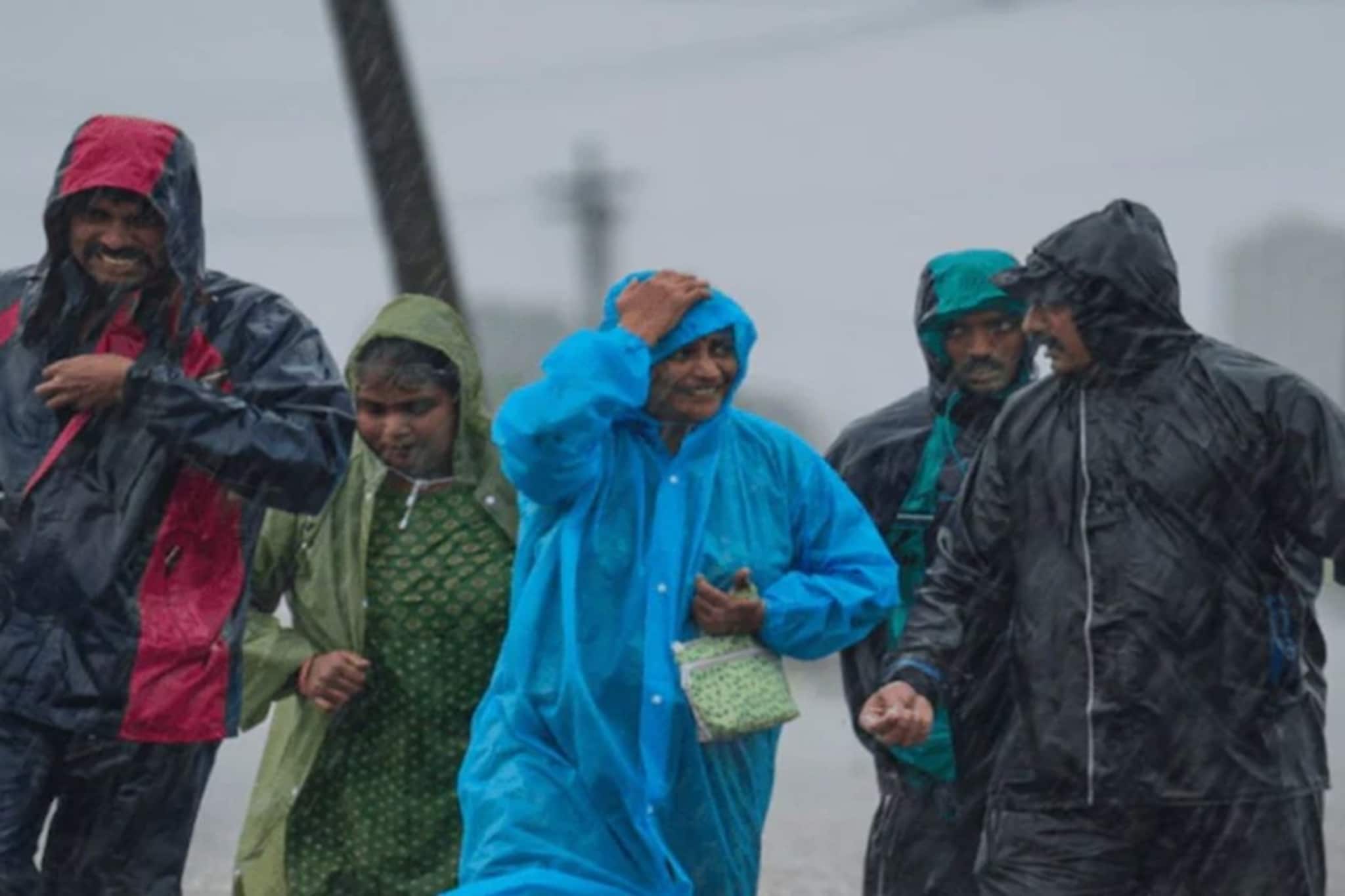 Weather Alert: 9 जिल्ह्यांसाठी ऑरेंज अलर्ट! 2 एप्रिलपर्यंत वादळी वाऱ्यासह मुसळधार पावसाचं संकट