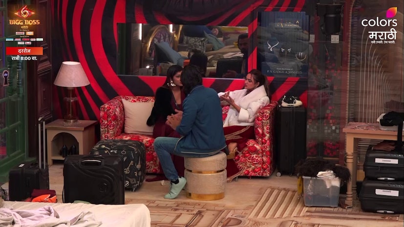 'बिग बॉस मराठी 6' च्या घरात सुरुवातीला दोन गट पाहायला मिळाले, टोळी आणि ग्रुप. नंतर ग्रुपला काटा नाव देण्यात आलं. यानंतर बाल्कनीत बसणाऱ्या सदस्यांच्या ग्रुपला बाल्कनी ग्रुप असं नाव देण्यात आलं आणि बिग बॉसच्या घरात 3 ग्रुप तयार झाले. आता बिग बॉसच्या घरात चौथा नवीन ग्रुप तयार होतो आहे. 'बिग बॉस मराठी 6' च्या घरात सुरुवातीला दोन गट पाहायला मिळाले, टोळी आणि ग्रुप. नंतर ग्रुपला काटा नाव देण्यात आलं. यानंतर बाल्कनीत बसणाऱ्या सदस्यांच्या ग्रुपला बाल्कनी ग्रुप असं नाव देण्यात आलं आणि बिग बॉसच्या घरात 3 ग्रुप तयार झाले. आता बिग बॉसच्या घरात चौथा नवीन ग्रुप तयार होतो आहे.