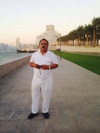 भारतात ज्योतिषी, परदेशात जाताच लक्झरी लाईफ जगणारा ‘पंटर’, भोंदू कॅप्टनचे 'ते' फोटो समोर भारतात ज्योतिषी, परदेशात जाताच लक्झरी लाईफ जगणारा ‘पंटर’, भोंदू कॅप्टनचे 'ते' फोटो समोर