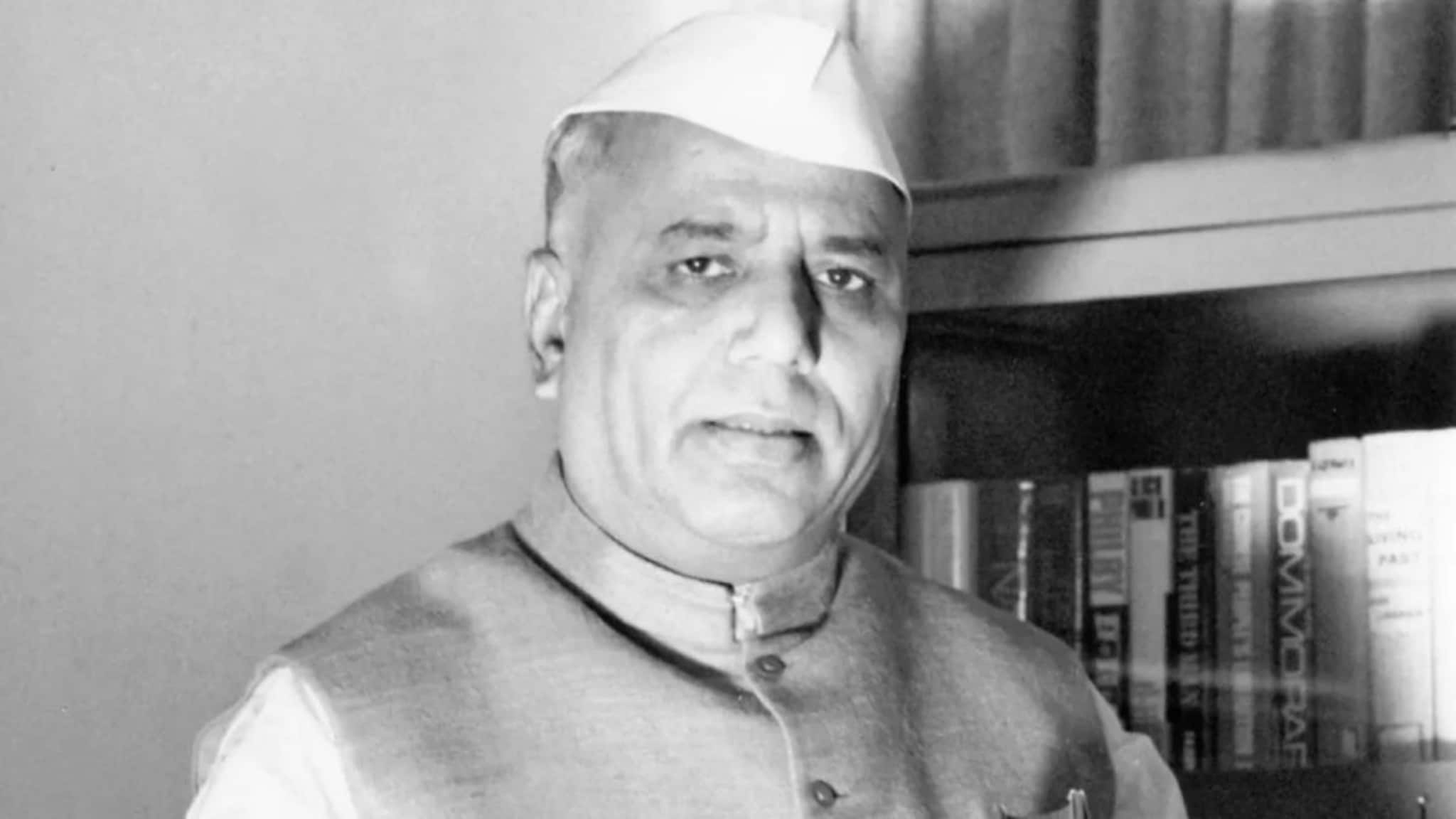 दूरदृष्टीचे नेतृत्व : स्वर्गीय यशवंतराव चव्हाण यांचे विचार आजही प्रेरणादायी