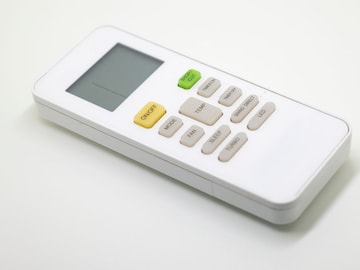 AC रिमोटवरील ‘Frozen’ इंडिकेटर म्हणजे काय? चुकीच्या वापरामुळे वाढू शकतं लाईट बिल