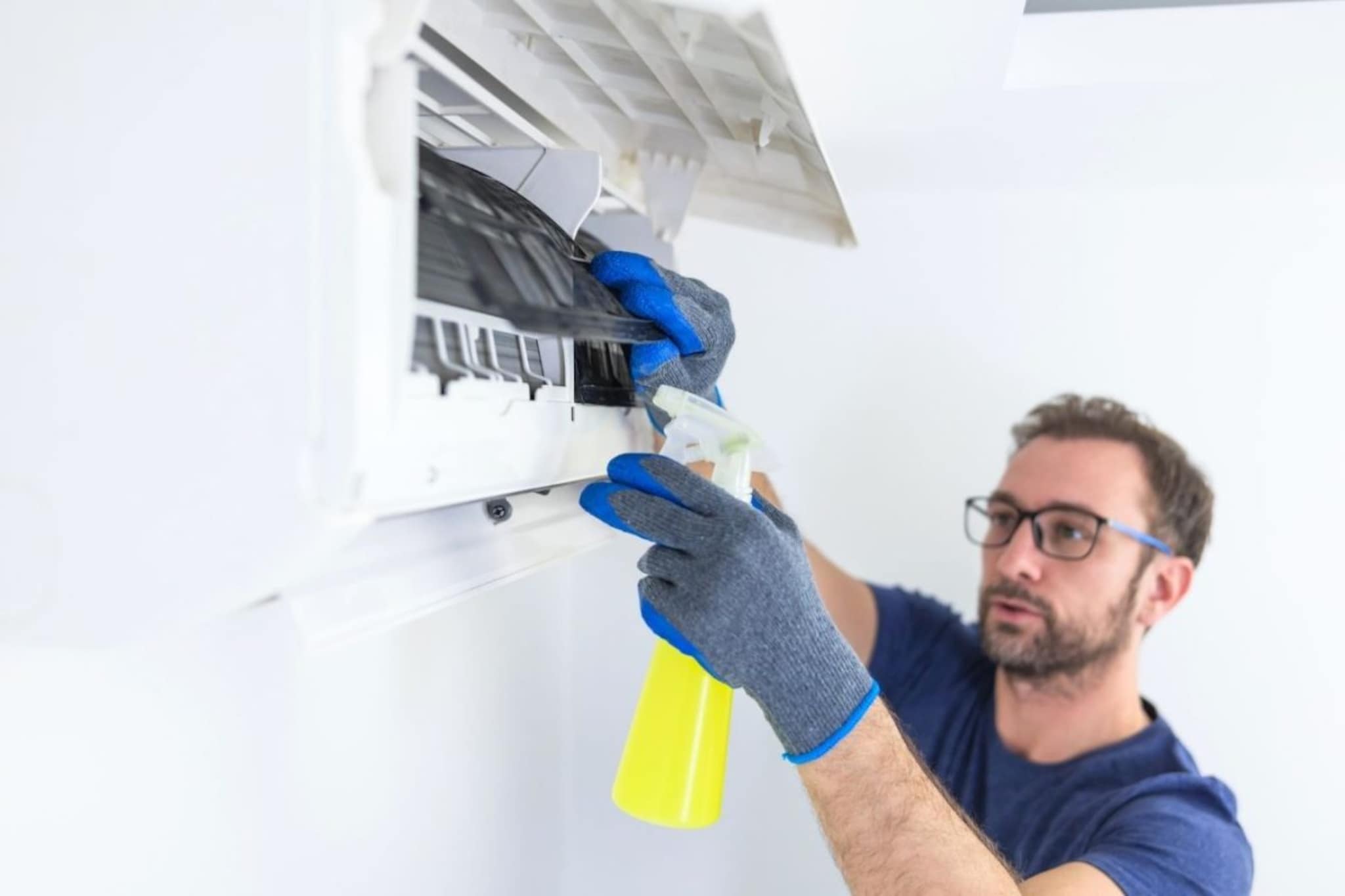 AC Servicing Tips : AC सर्विसिंग करताय? मग टेक्निशियनला 'या' 5 गोष्टी नक्की तपासायला सांगा, वाचतील हजारो रुपये