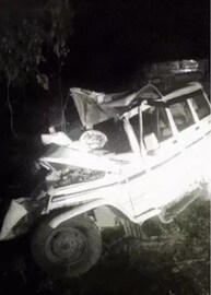 Agra accident: देवीचं दर्शन घेऊन घरी निघाले, बोलेरोनं घात केला, एकाच कुटुंबातील 5 जणांचा मृत्यू, PHOTO