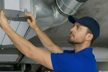 AC सर्विसच्या नावाखाली तुमची लूट तर होत नाही ना? गॅस भरण्यापासून ते जेट वॉशपर्यंत; जाणून घ्या मार्केटचे खरे रेट